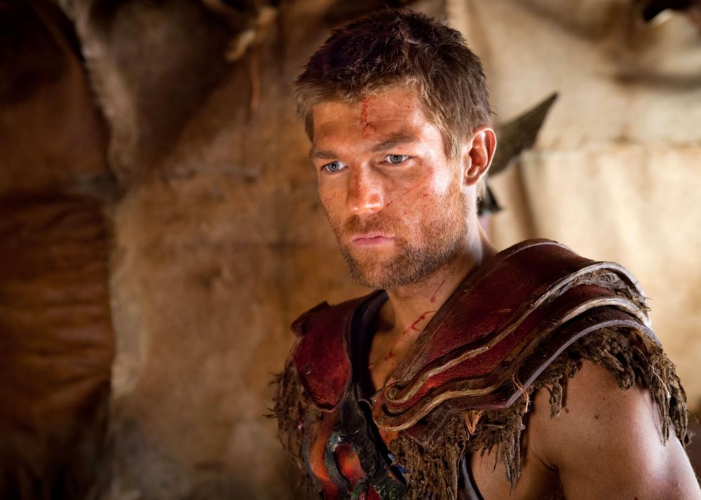 Durul din Spartacus e un romantic incurabil in realitate. Cat de frumoasa e sotia lui Liam McIntyre si cum o alinta
