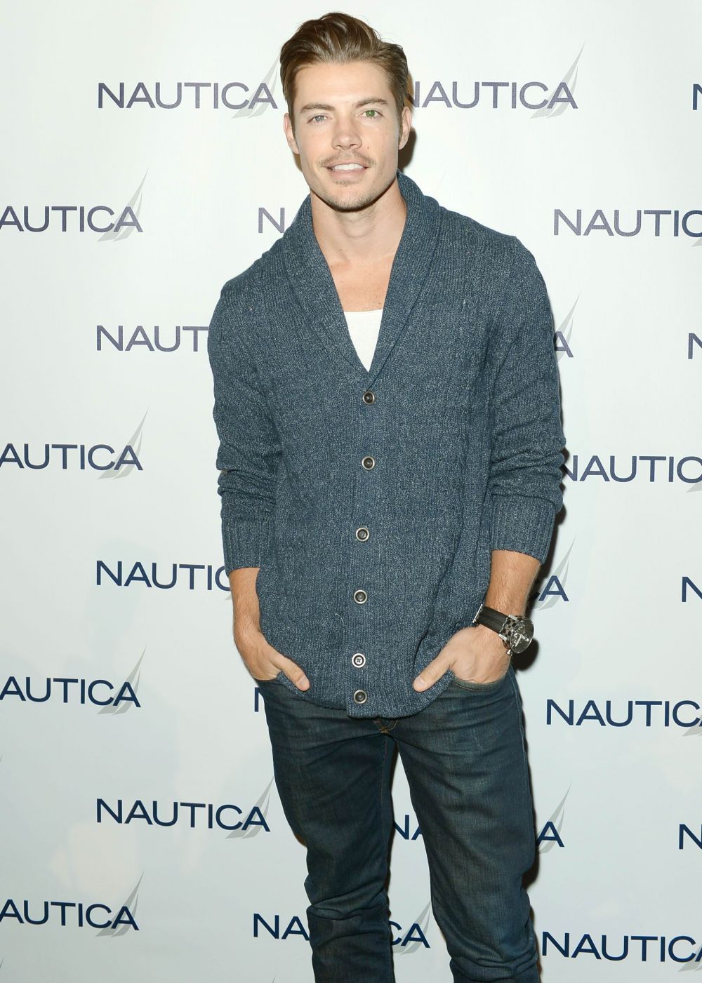 Actorul cu cele mai frumoase iubite. Lista impresionanta a celui mai fotogenic star de seriale, Josh Henderson
