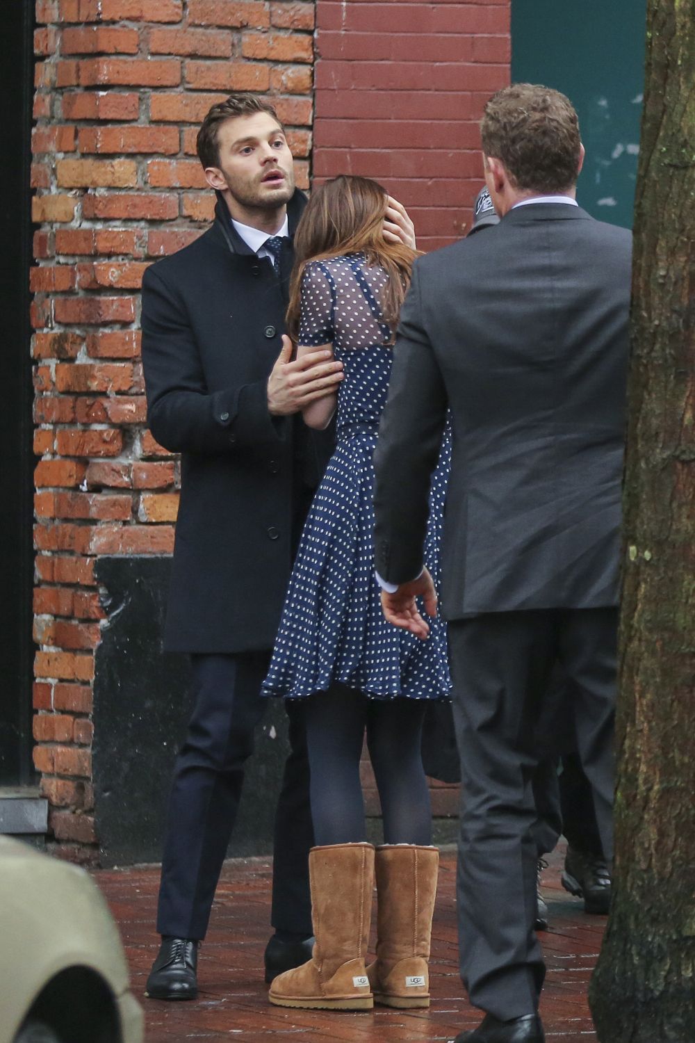 Noi imagini de pe platourile de filmare Fifty Shades Darker . Cum au fost surprinsi Dakota Johnson si Jamie Dornan