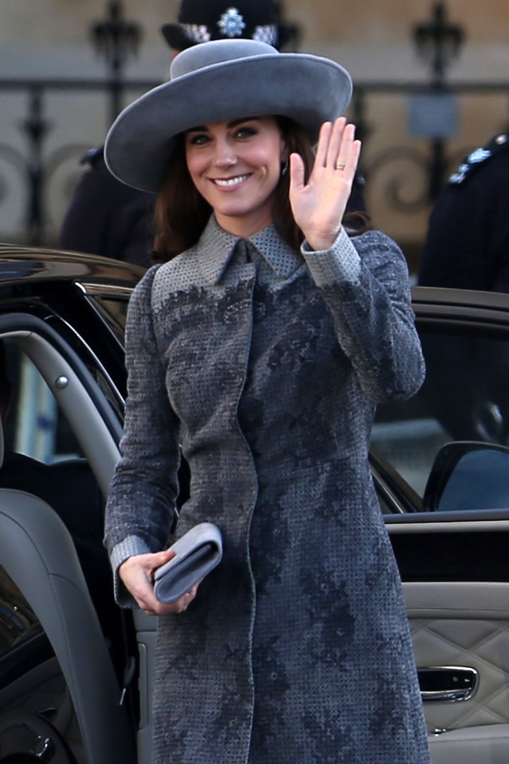 A tinut cont de toate normele impuse la Casa Regala. Kate Middleton, aparitie sobra alaturi de Regina Elisabeta