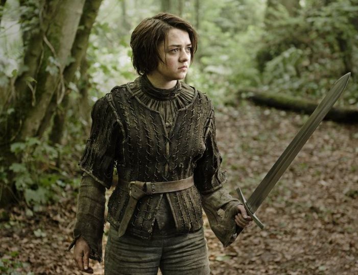 Maisie Williams, posesoarea unor picioare perfecte. Cum a demonstrat ca poate fi feminina si nu seamana cu Arya Stark