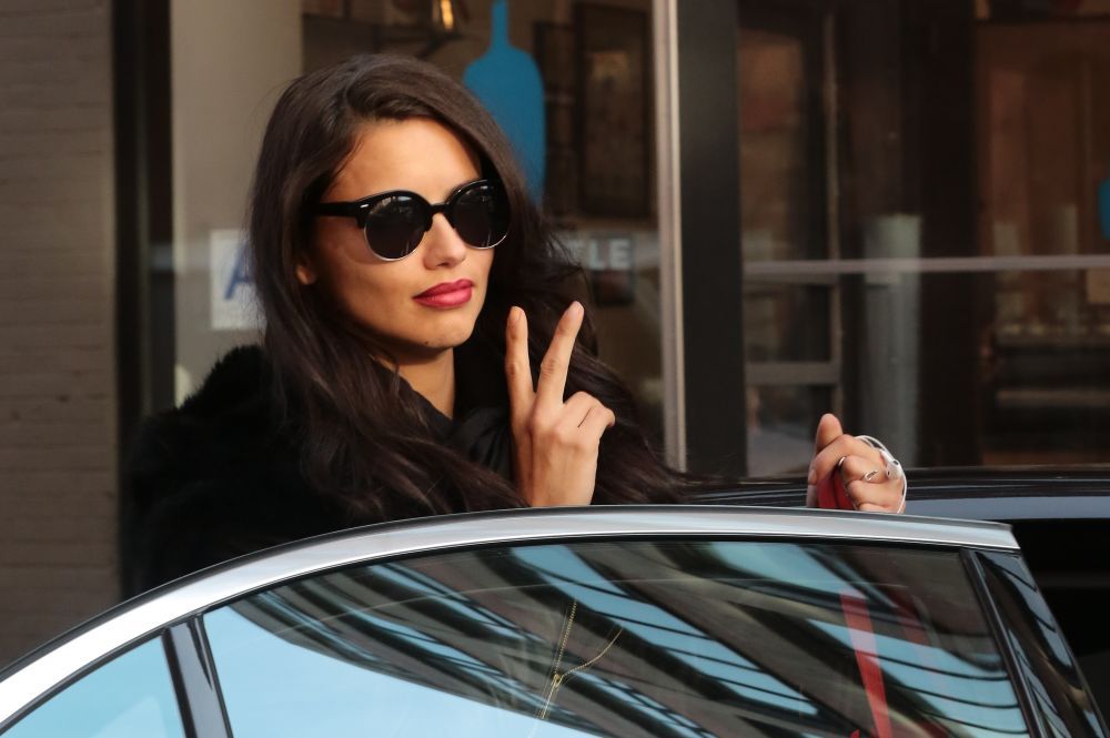 Barbatii si-au sucit capetele dupa ea pe strada. Cum a iesit la plimbare superba Adriana Lima si de ce a impresionat
