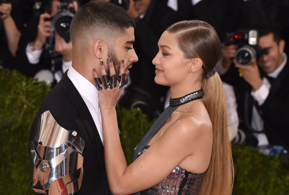 Manichiura de 2000 $. Cum arata unghiile fabuloase ale lui Gigi Hadid, pe care le-a etalat la MET Gala