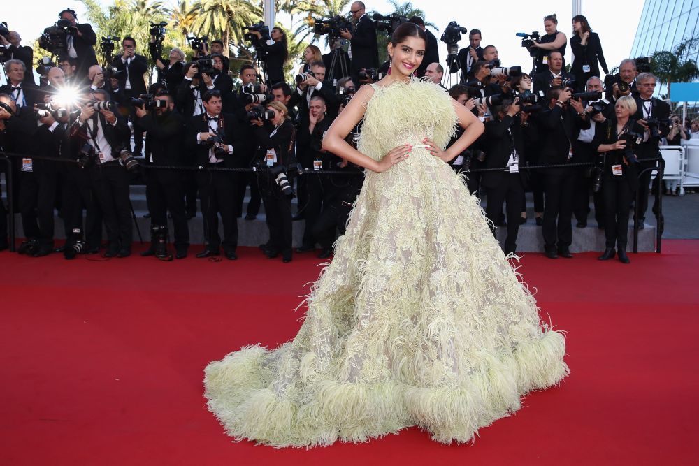 Rochia care nu a avut loc pe covorul rosu. Cum arata tinuta fascinanta a indiencei Sonam Kapoor