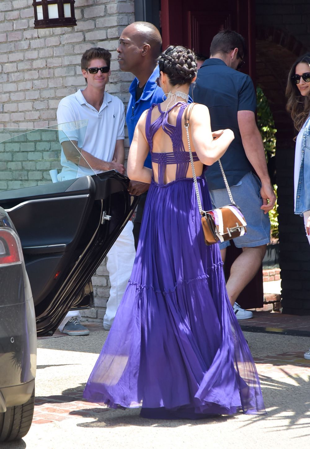 Cel mai sexy si sofisticat decolteu. Olivia Munn, seducatoare intr-o rochie care a intors toate privirile