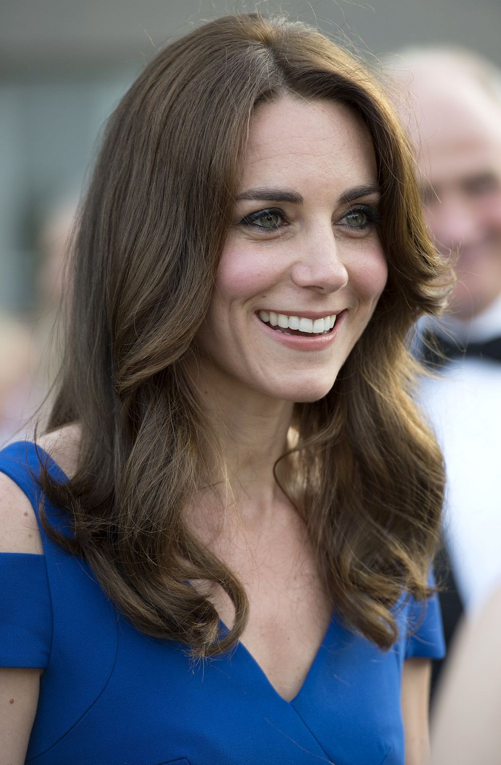 Kate Middleton a purtat o rochie lunga si sexy la gala SportsAid. Cum au pozat-o paparazzii