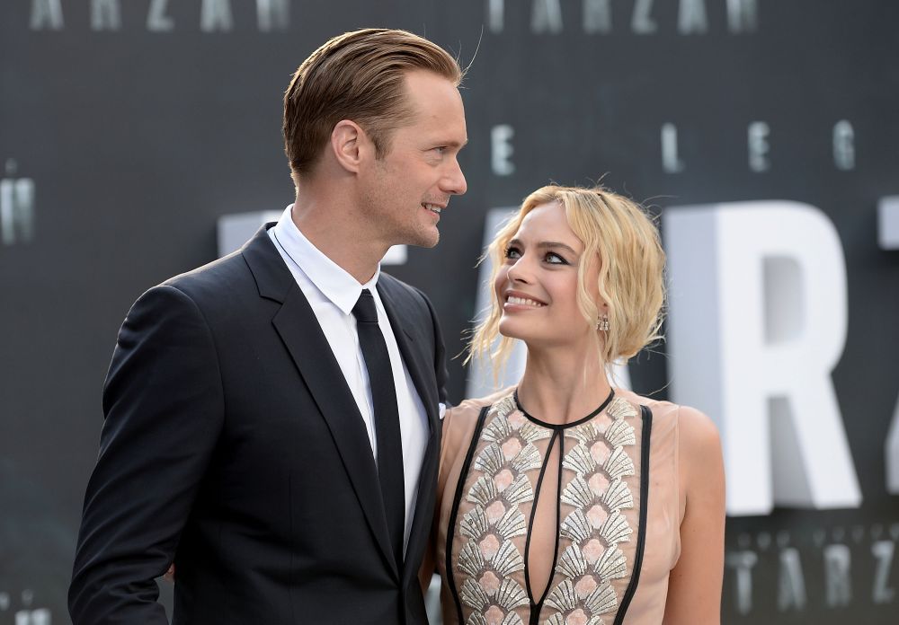 L-a invinetit pe platourile de filmare. Margot Robbie, chimie nebuna cu Alexander Skarsgard chiar si pe covorul rosu