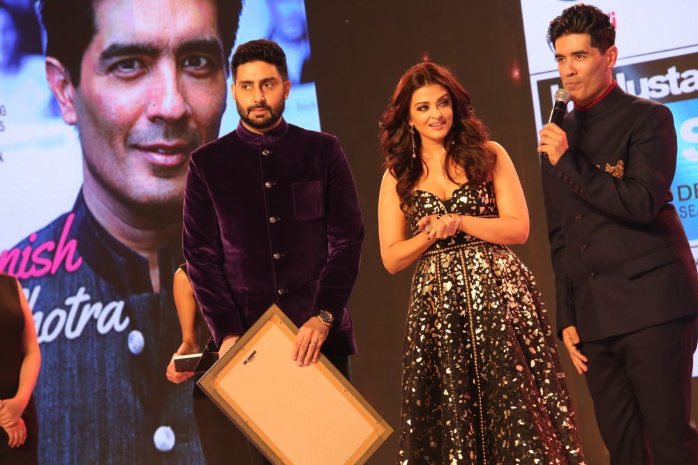 Intruchiparea perfectiunii. Cat de frumoasa este Aishwarya Rai cand se imbraca in costum traditional indian