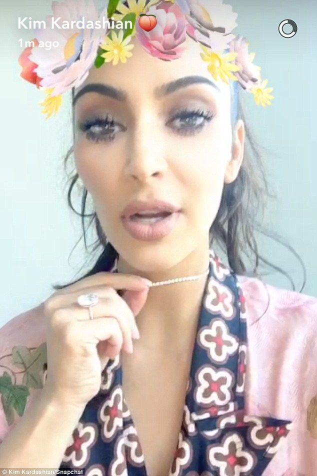 Dovada clara ca a slabit :) Kim Kardashian se mandreste cu noua silueta si cu zonele imposibile care i s-au subtiat :)