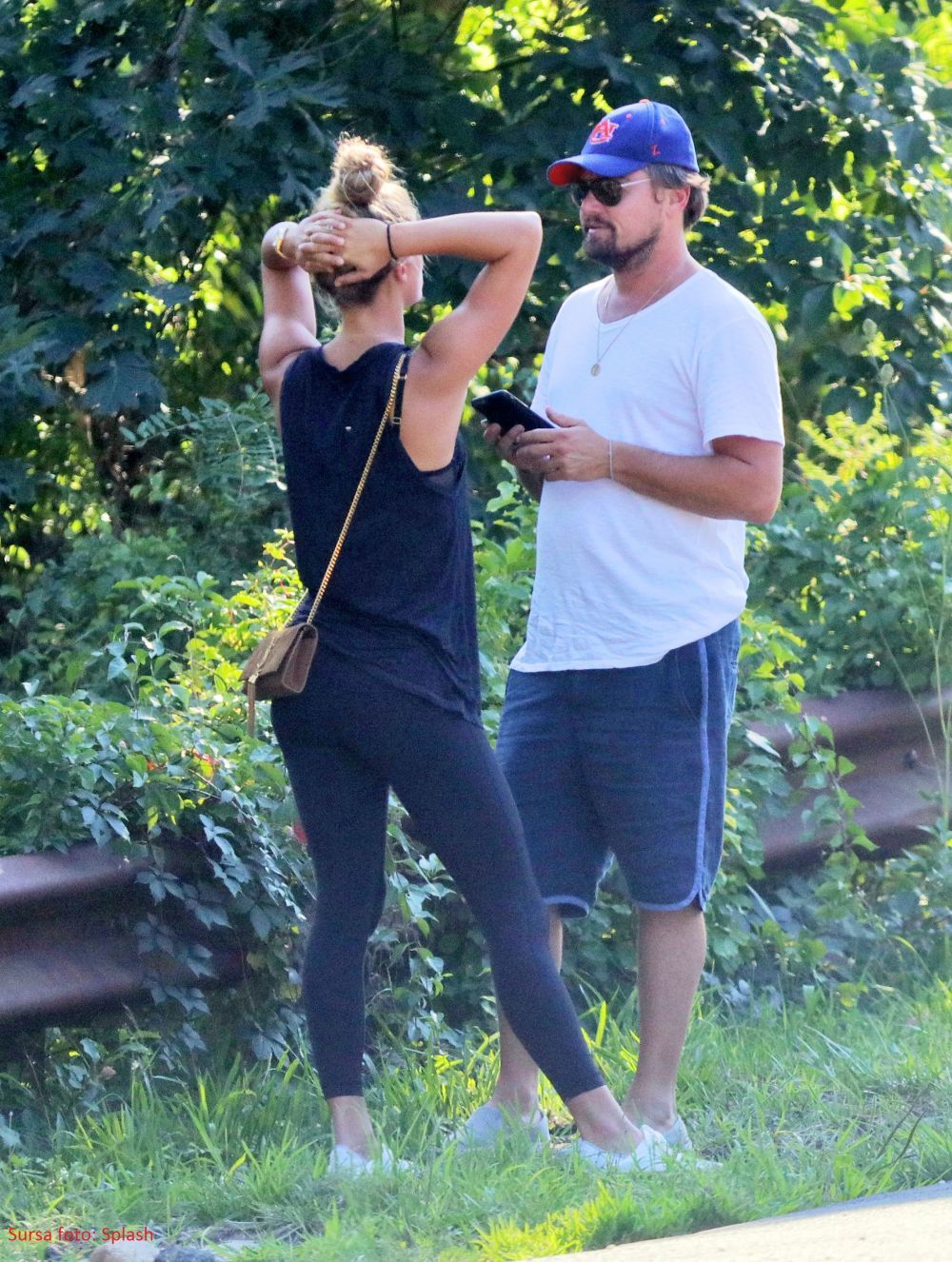 Nu se mai satura unul de celalalt. Leonardo Dicaprio si iubita lui, pozati in ipostaze tandre