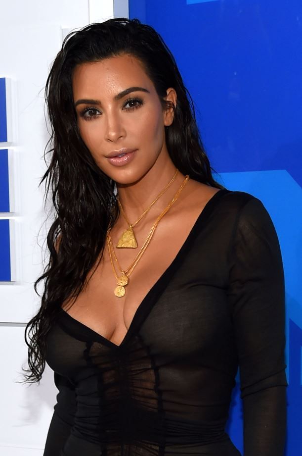 Kanye West este un norocos. Uite cum a ales sotia lui sa-l sprijine la Premiile MTV. Rochia demonstreaza tot