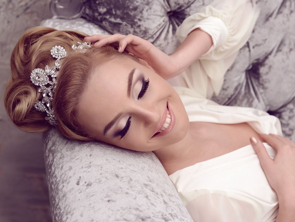Cele mai frumoase rujuri pentru o mireasa. Care sunt nuantele recomandate de make-up artisti pentru ziua nuntii
