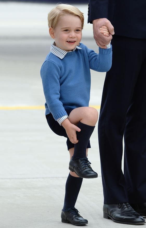 Printul George si Printesa Charlotte, asortati si adorabili. Cum au fost fotografiati urmasii Casei Regale Britanice