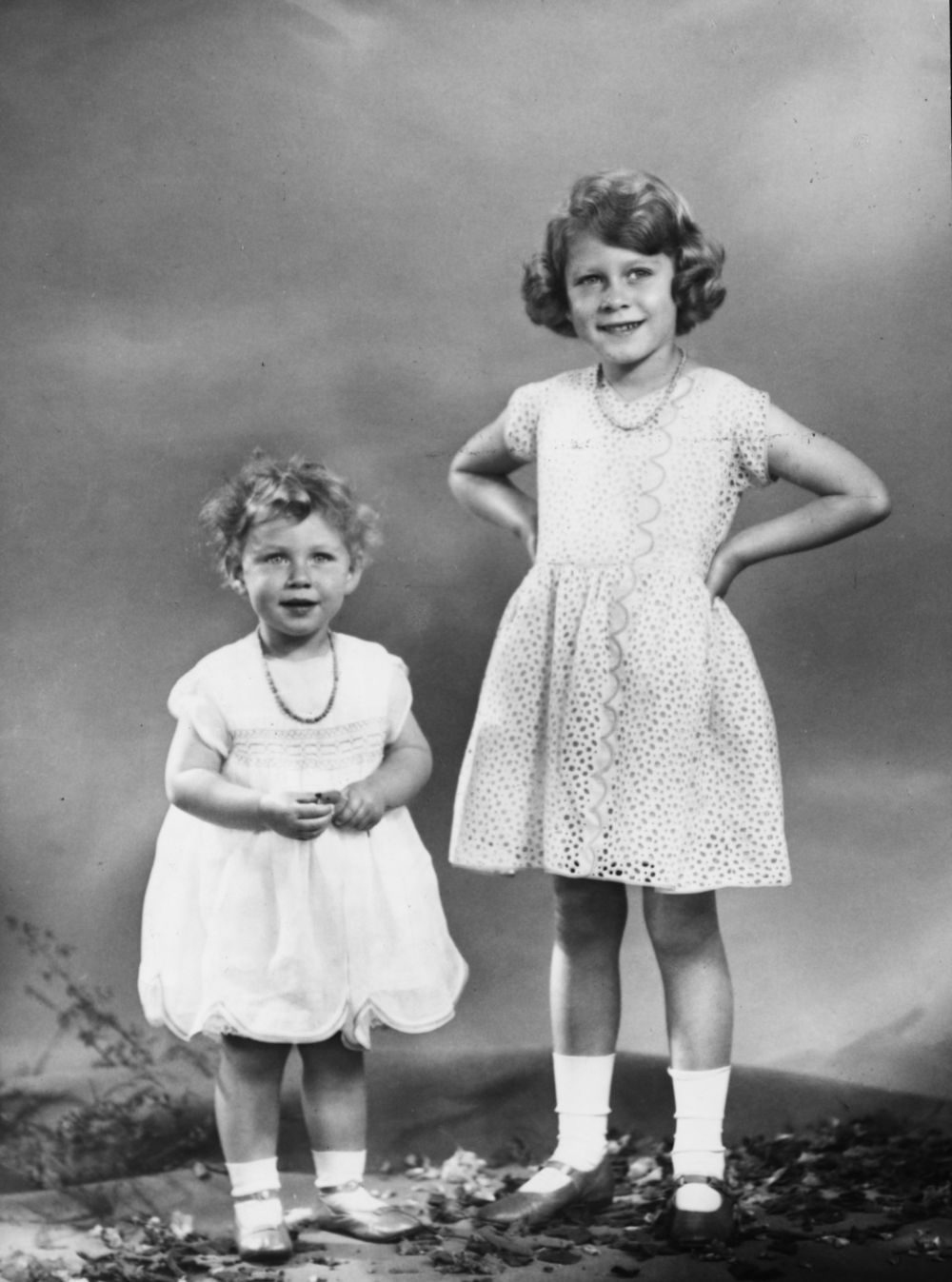 Imagini desprinse parca dintr-o alta epoca. Kate Middleton, fermecatoare cu un look retro alaturi de familie