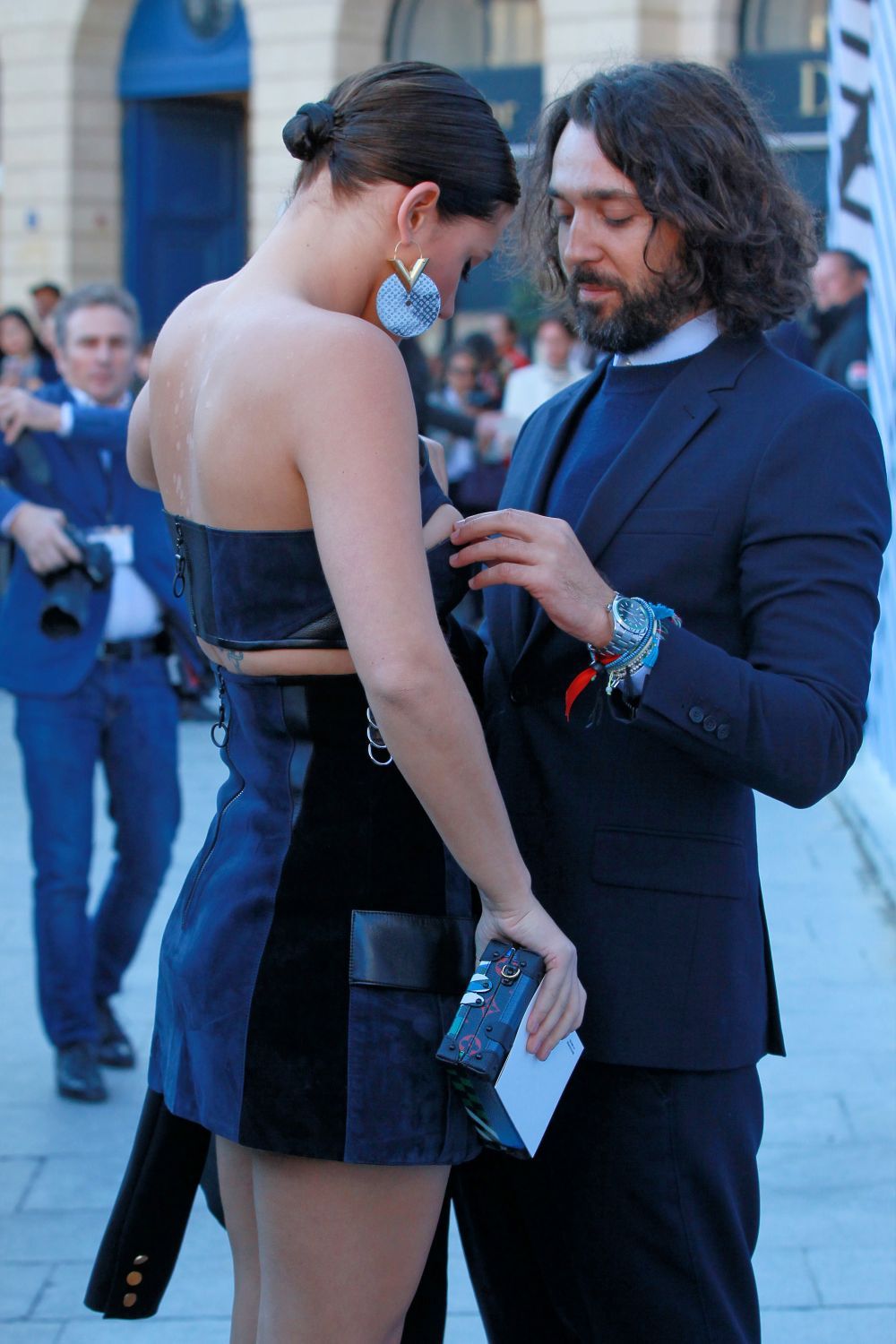 Spectacol la Saptamana Modei de la Paris. Ce a patit Adele Exarchopoulos din cauza rochiei decoltate