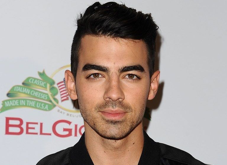 Dezvaluiri fara perdea. Cum si-a pierdut virginitatea Joe Jonas, care jurase sa ramana pur pana la nunta