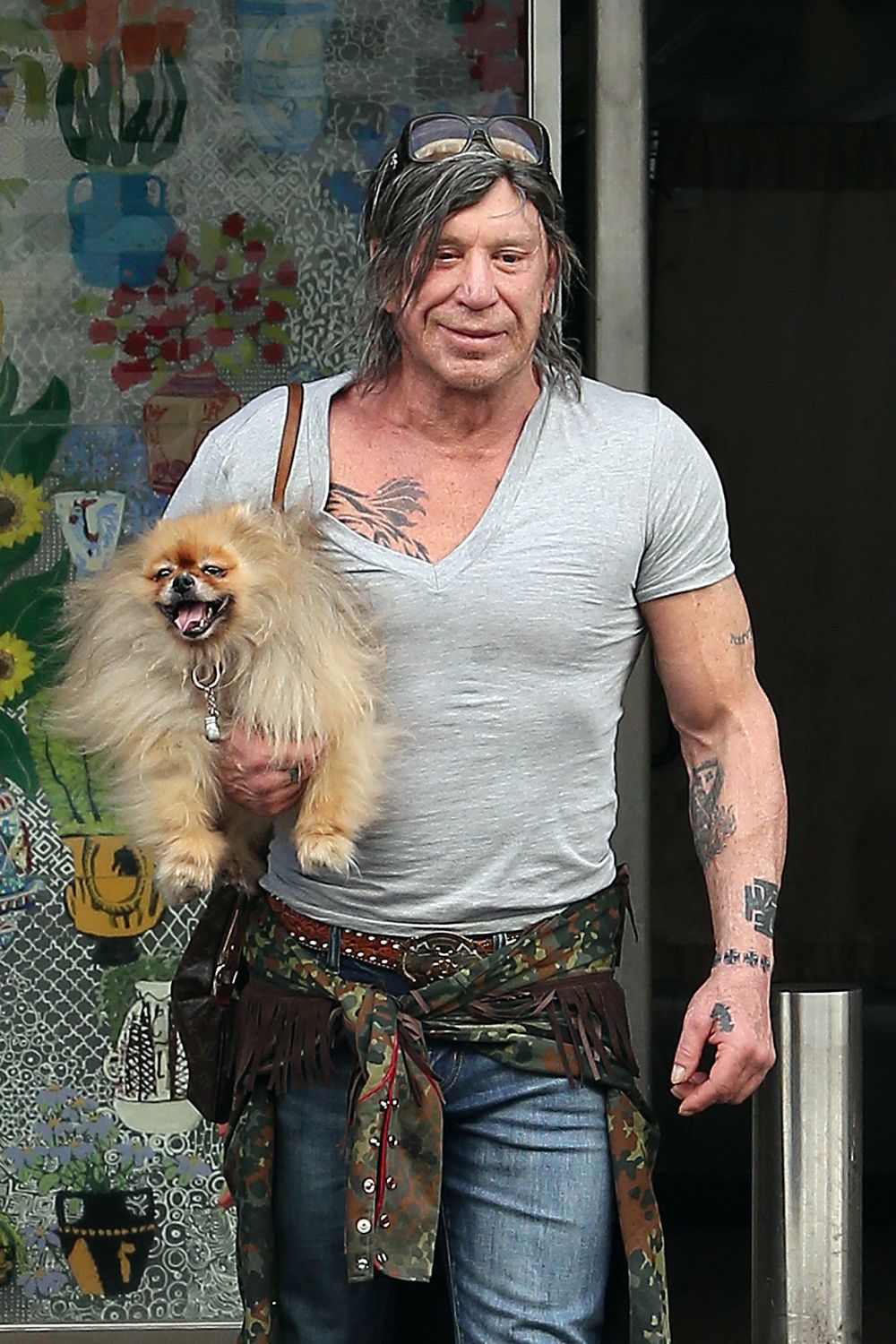 Greu de recunoscut la 64 de ani. Cat s-a transformat Mickey Rourke, unul din cei mai doriti barbati ai anilor 80