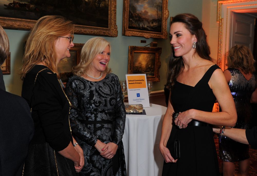 Kate Middleton, aparitie seducatoare. Cat de frumoasa este intr-o little black dress, accesorizata perfect