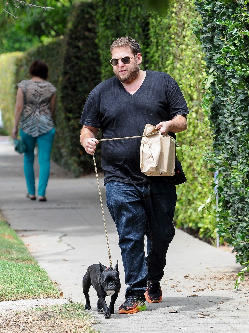 E din ce in ce mai suplu. Cum a ajuns sa arate acum Jonah Hill, actorul care cantarea 136kg in Wolf of Wall Street