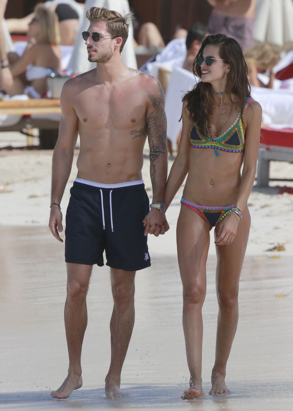 Au atras toate privirile la plaja. Show total marca Kevin Trapp si Izabel Goulart, cel mai fotogenic cuplu al momentului
