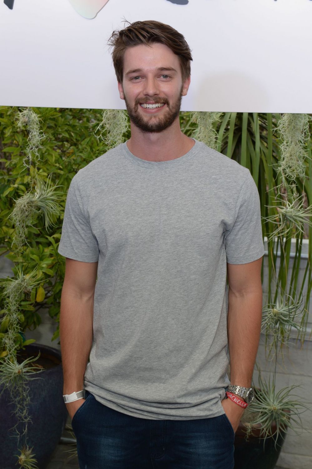 Tatal lui nu si l-ar fi imaginat niciodata asa. Cum arata Patrick Schwarzenegger cu parul impletit in codite