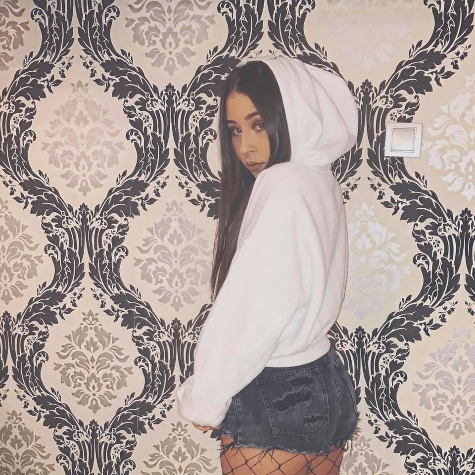 Nicole Cherry, aparitie chic in club. Cum arata pantalonii ultra scurti cu care a atras toate privirile