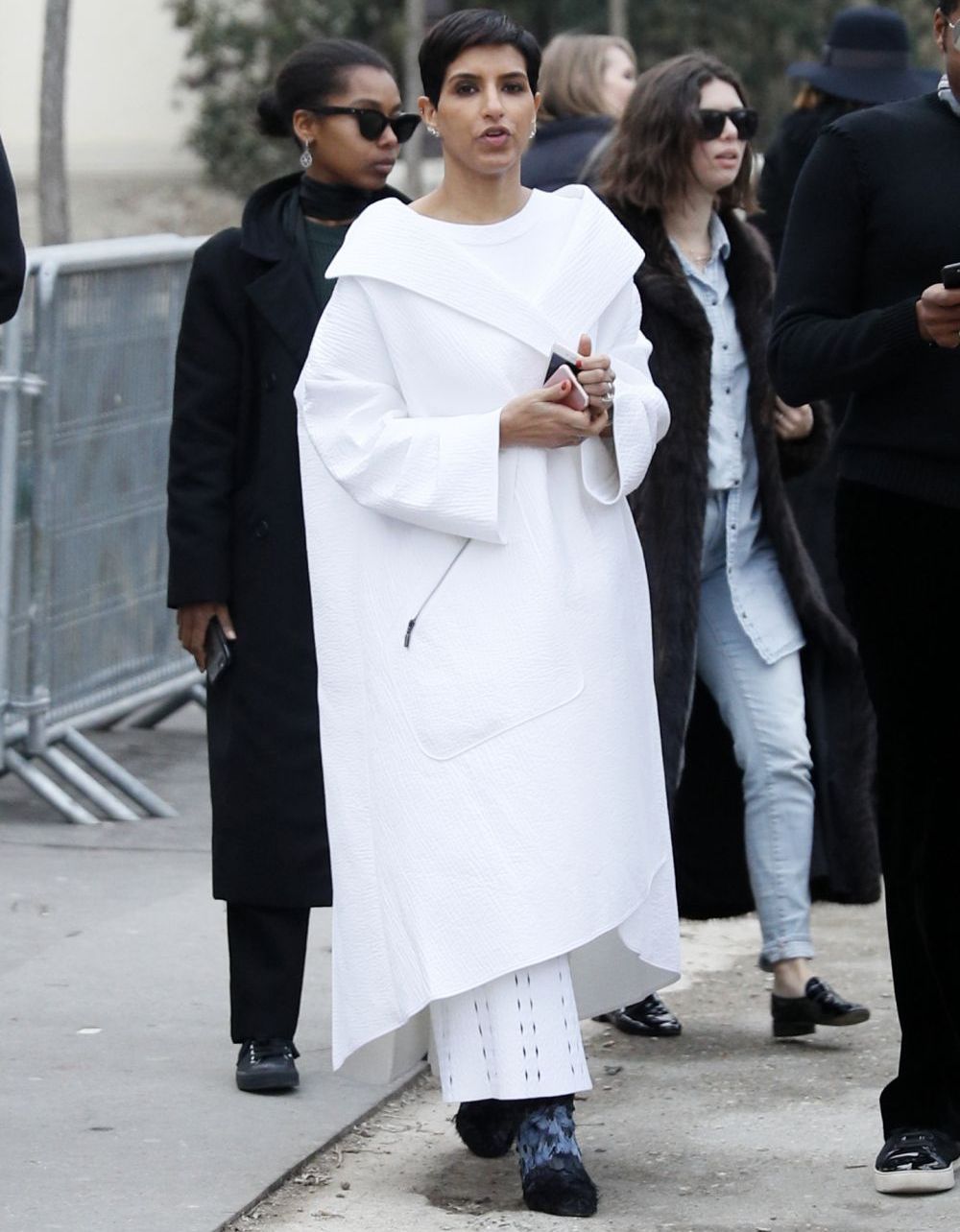 Printesa cu par scurt care ii face concurenta lui Kate Middleton. Cum a aparut Deena Abdulaziz la Paris Fashion Week