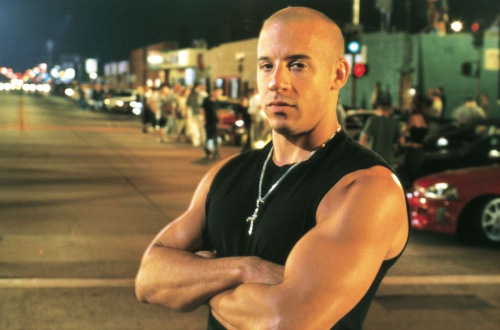 Cea mai dorita blonda si cel mai musculos actor din filmele de actiune au impartit un sarut pasional. Imagini din Fast 8