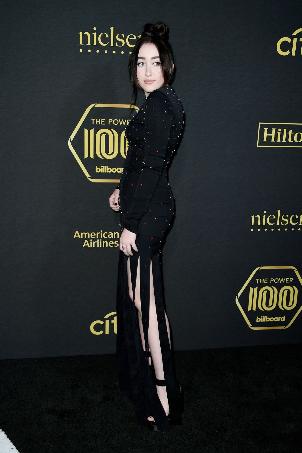 Noah Cyrus, complet diferita de sora ei excentrica. Adolescenta a impresionat cu stilul ei, opus celui adoptat de Miley