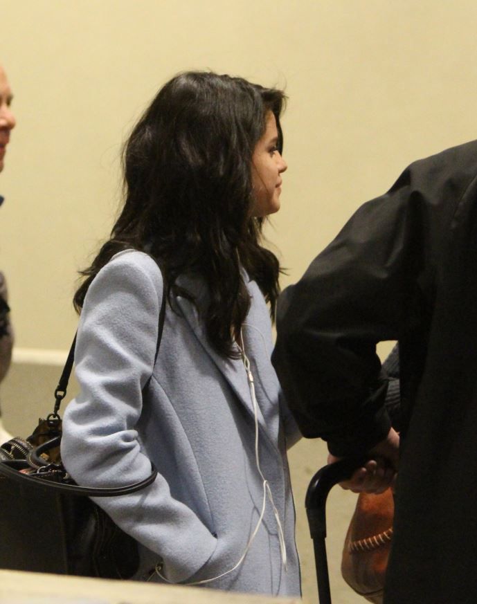 Straluceste cand apare in public, insa fotografii au prins-o pe picior gresit. Cum a fost pozata Selena Gomez
