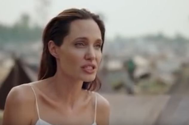 Angelina Jolie si fiul ei, Maddox- primul lor film facut impreuna. Maddox este producator, iar Angelina regizor