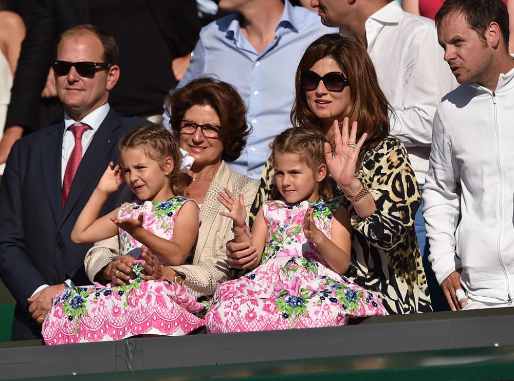 Roger Federer, abordat de o fana dezbracata. Cum a reactionat sportivul FOTO