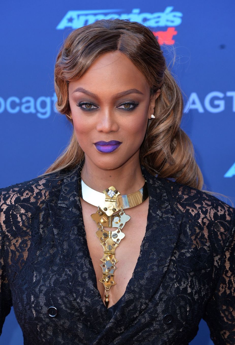 Tyra Banks, aparitie spectaculoasa pe covorul rosu. Cum arata fostul supermodel intr-un costum transparent,din dantela