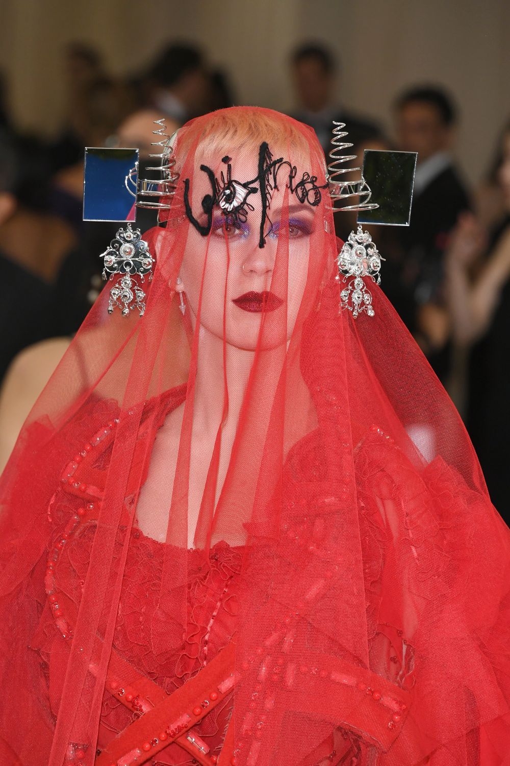 Tinute controversate la cel mai asteptat eveniment de fashion din lume. Cum s-au imbracat vedetele la Met Gala