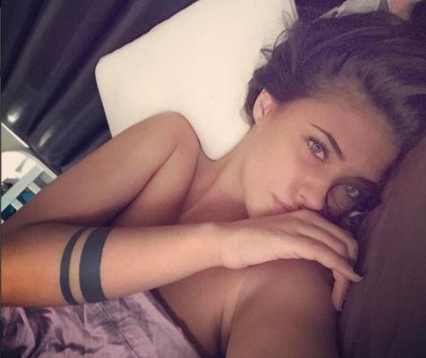 Antonia, poza in bikini si maiou fara sutien, in fata oglinzii: Poate considerati aceasta poza vulgara