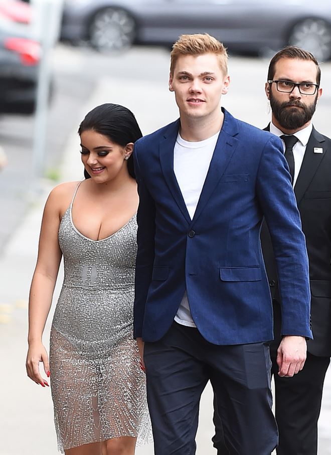 Ariel Winter calca pe urmele vedetelor britanice. S-a imbracat asa doar pentru a participa la o emisiune