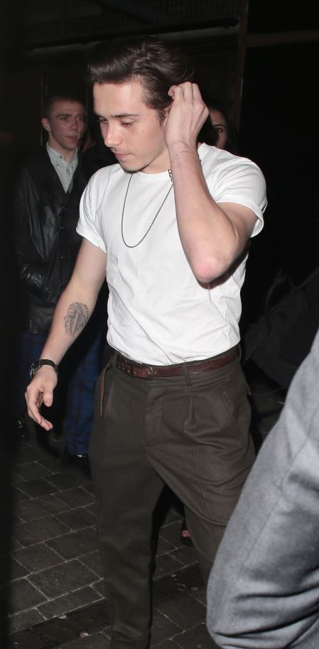 Brooklyn Beckham, mai cuceritor decat tatal sau. Cine sunt frumusetile care roiesc in jurul lui cand apare in public