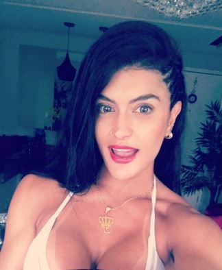 Brazilianca si Miss Bumbum, dar toata lumea se uita la abdomenul ei. Cum arata bruneta care cucereste Instagram-ul