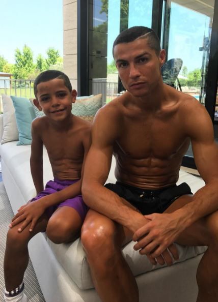 Cristiano Ronaldo, imagine emotionanta alaturi de cei trei copii ai sai. Ce a postat fotbalistul