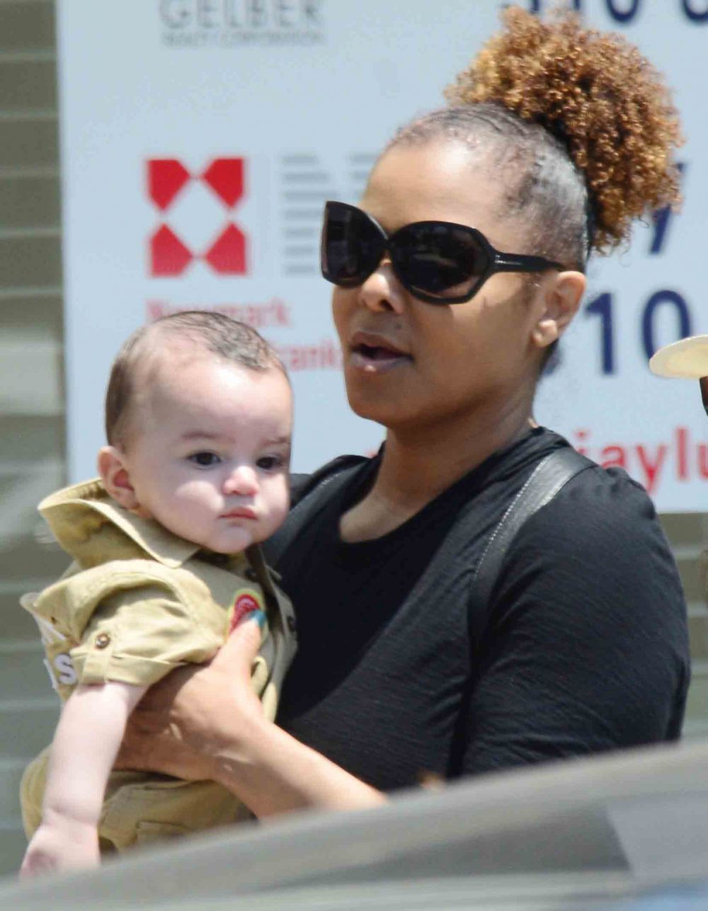 A nascut la 50 de ani, dar lumea a ramas uimita cand a vazut copilul. De ce fiul lui Janet Jackson starneste controverse