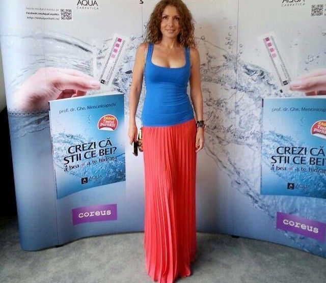 Elena Gheorghe nu e singura vedeta cu abdomen perfect dupa nastere. Ce alte celebritati si-au etalat formele