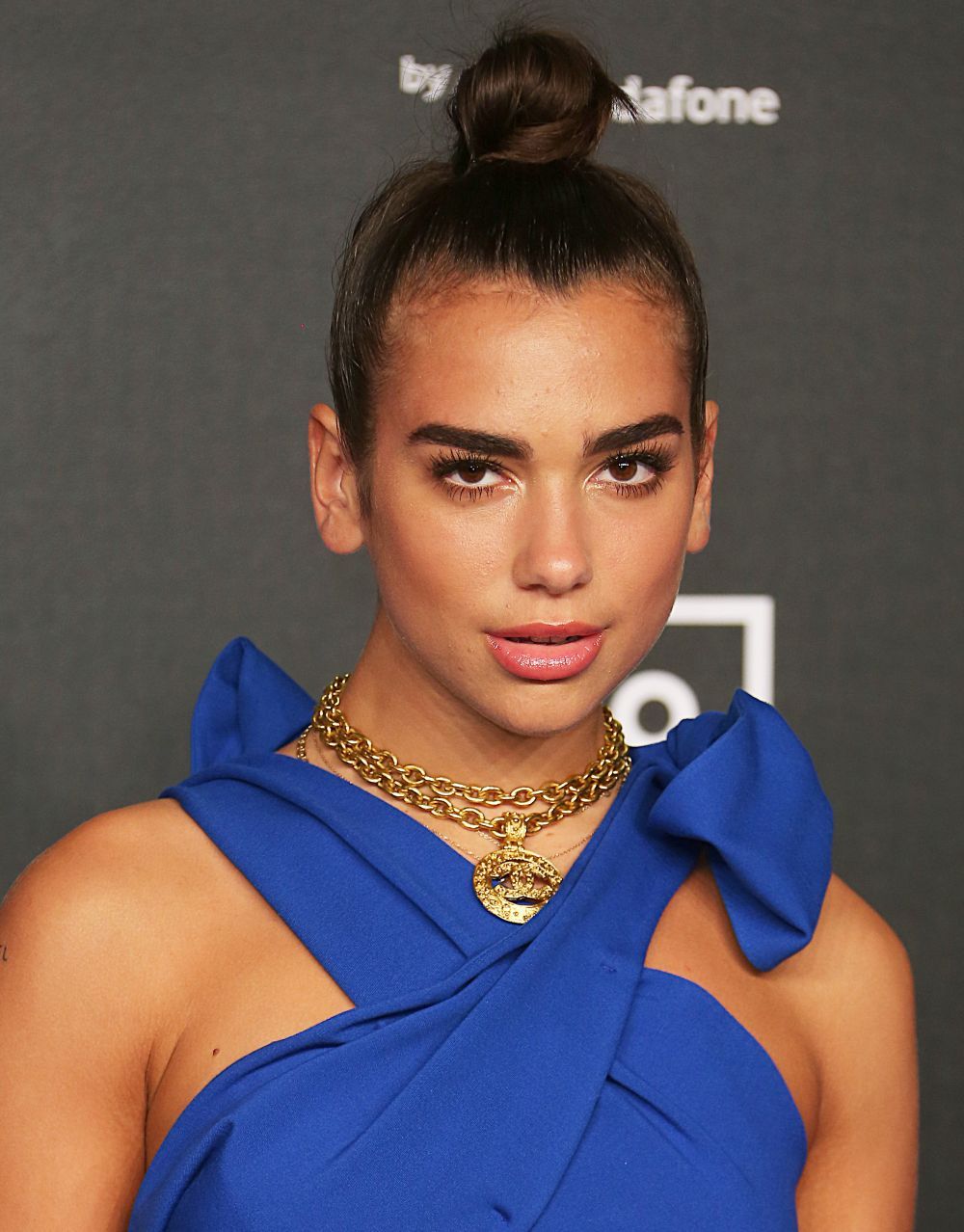 Dua Lipa, aparitie sexy la un eveniment. Cum s-a imbracat cantareata de 22 de ani si la ce s-a uitat toata lumea