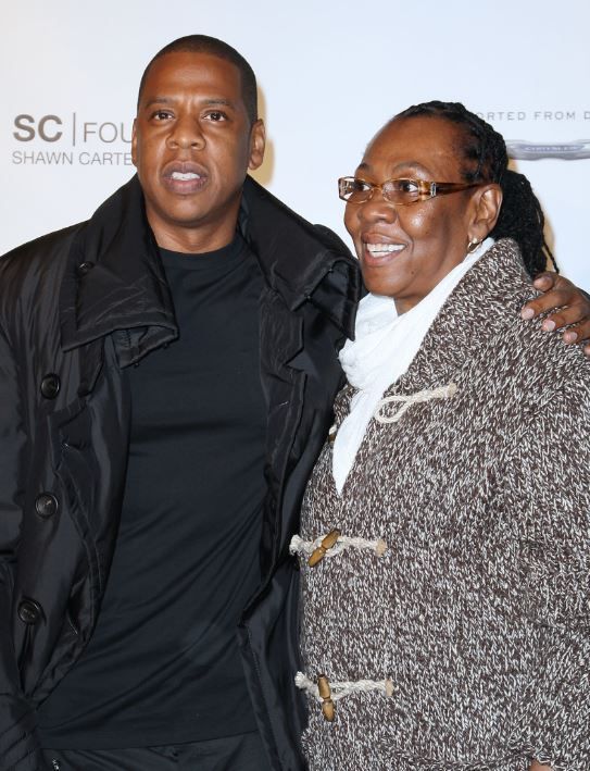 Soc pentru Jay Z! A izbucnit in lacrimi cand mama lui i-a spus ca este lesbiana!