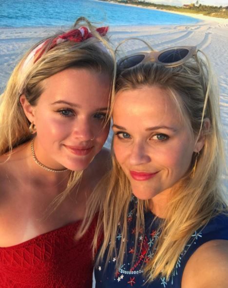 Imaginea care a emotionat peste 80.000 de persoane! Reese Witherspoon i-a facut cel mai frumos cadou fiicei ei!