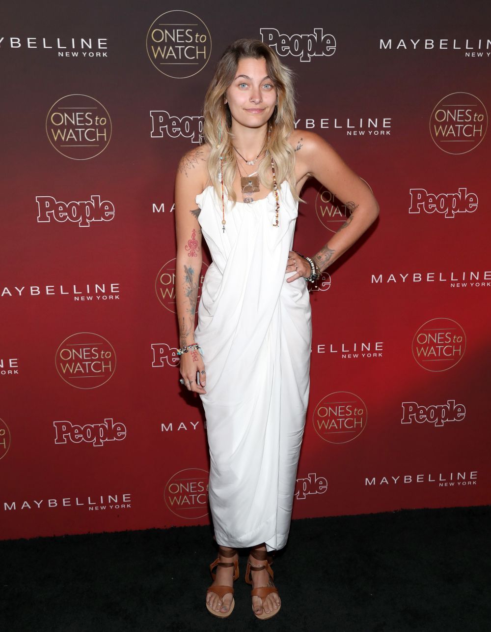 Paris Jackson, nemachiata, neepilata si cu rochia murdara pe covorul rosu