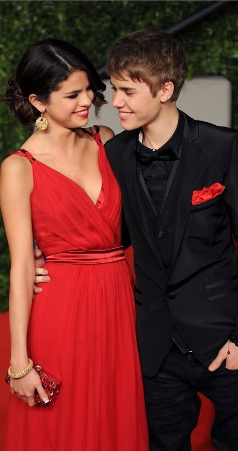The Weeknd a uitat-o deja pe Selena Gomez. Cea a facut cantaretul dupa ce fosta iubita a fost vazuta cu Justin Bieber