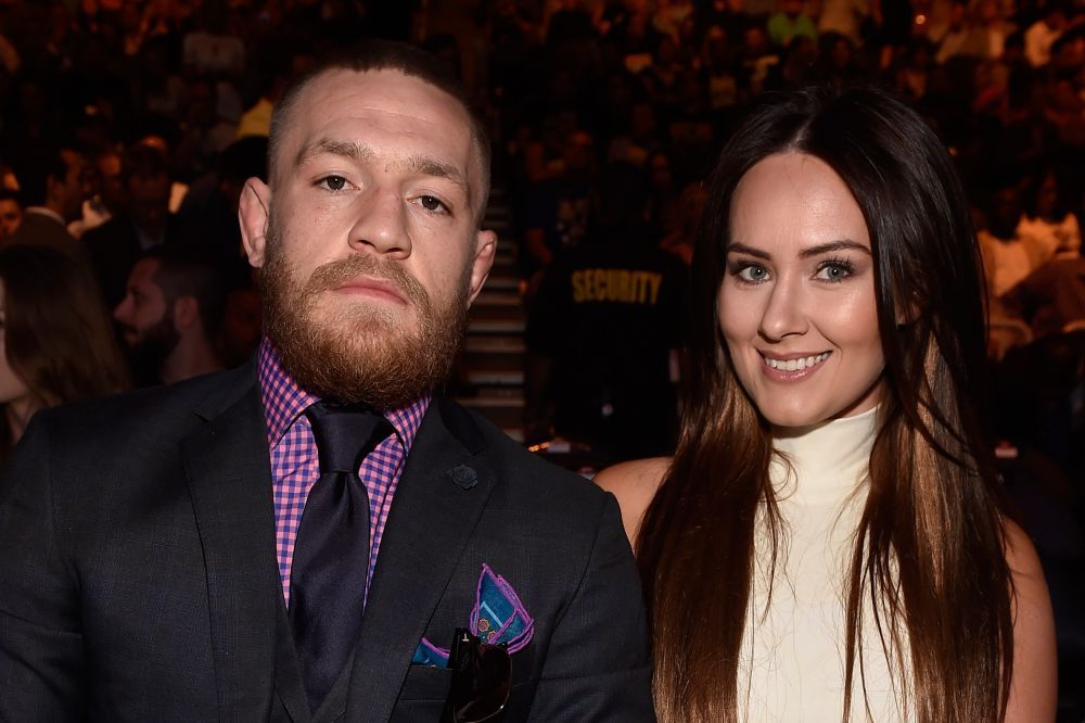 Conor McGregor a uitat de nevasta si de copil si si-a facut de cap cu o stripteuza in vazul tuturor. Cum a fost surprins