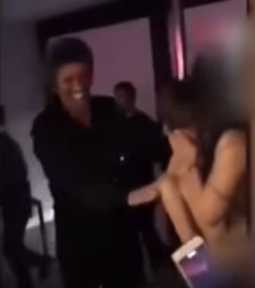 Un pusti de 12 ani a primit un cadou incredibil de la tatal sau de ziua de nastere. I-a angajat doua stripteuze. VIDEO
