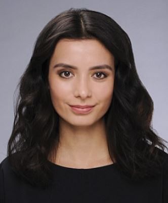 Trucul care face orice femeie sa para cu ani mai tanara. Cum reuseste o cosmeticiana sa schimbe fizionomia clientelor ei