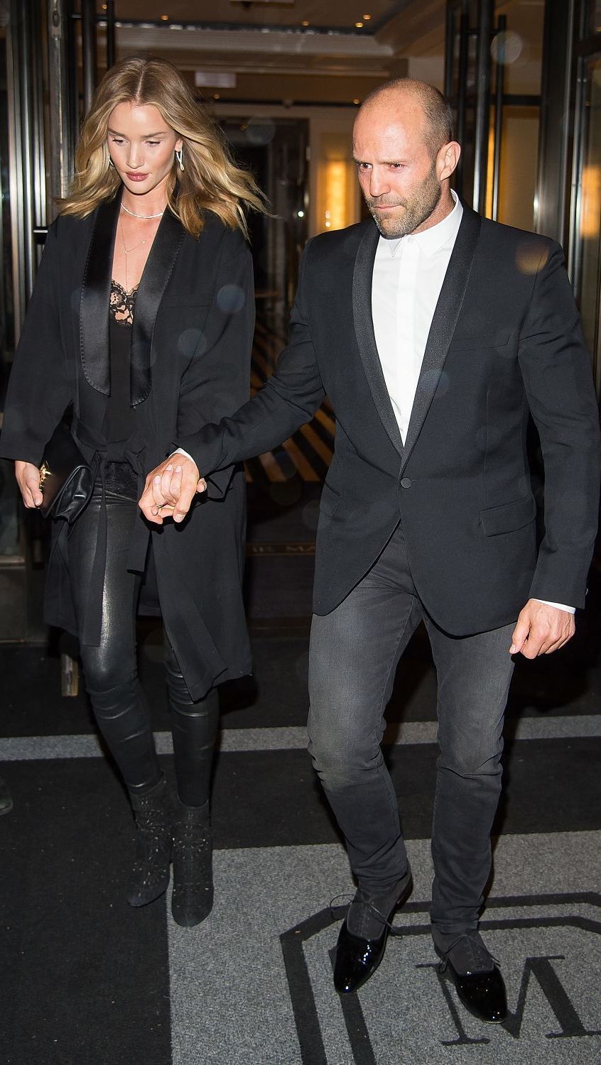 Cat de bine poate sa arate iubita lui Jason Statham! Rosie Huntington-Whiteley,incredibil de sexy la 6 luni dupa nastere